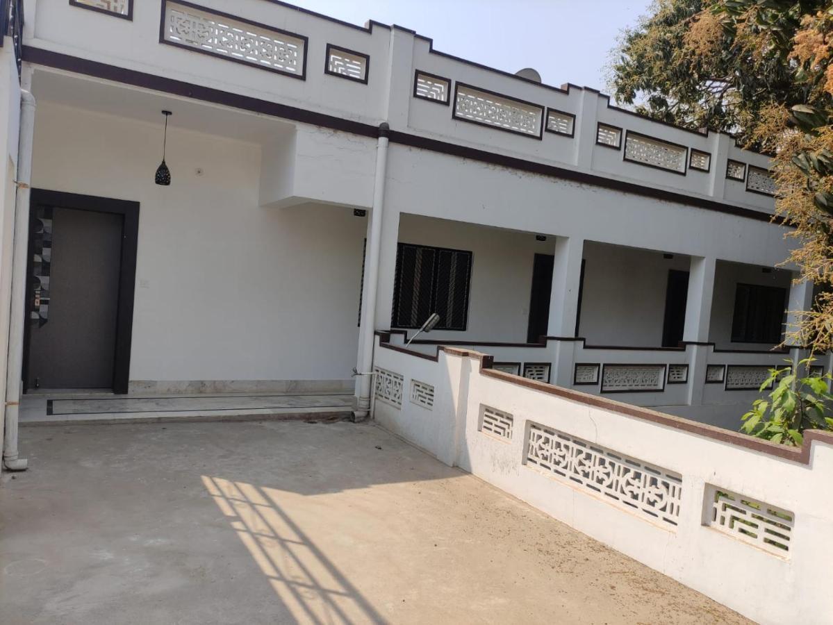 Vatika Homestay Varanasi Eksteriør billede